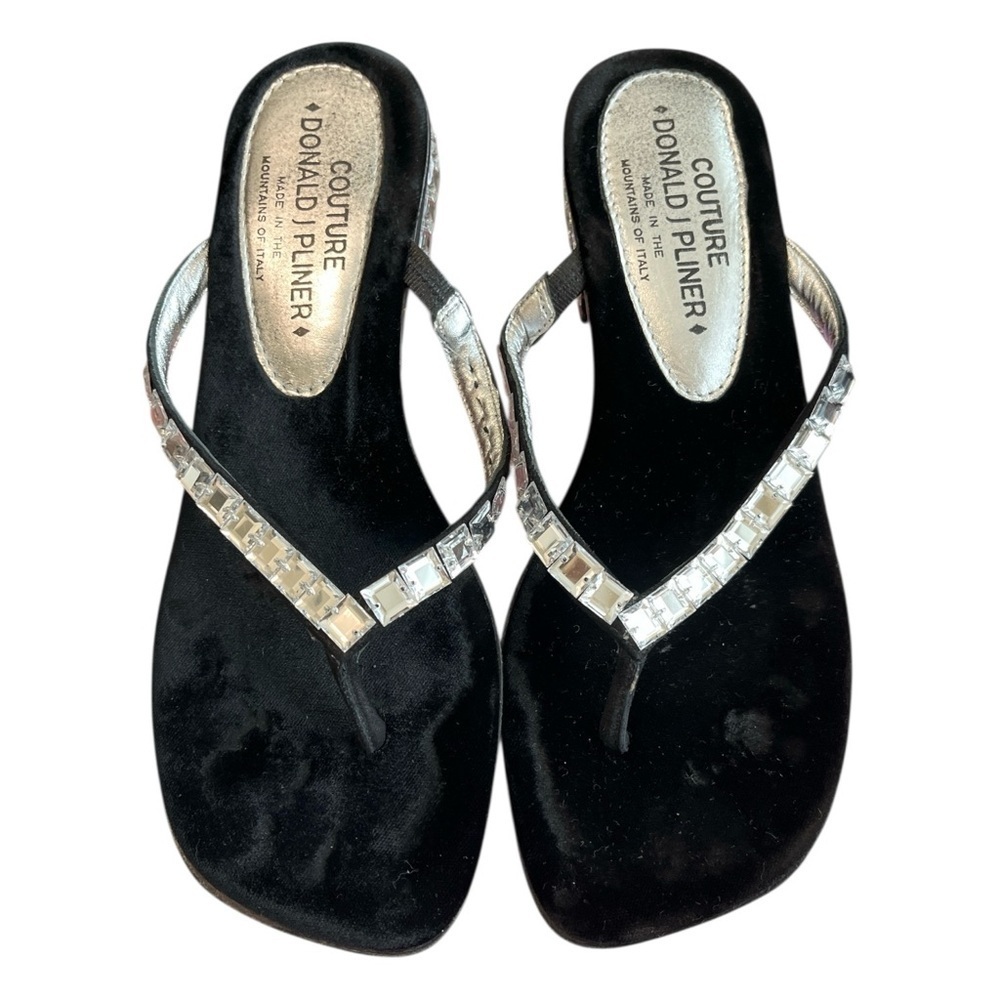 Donald J Pliner Black Velvet Rhinestone Sandals Size 8 M Embellished Thongs